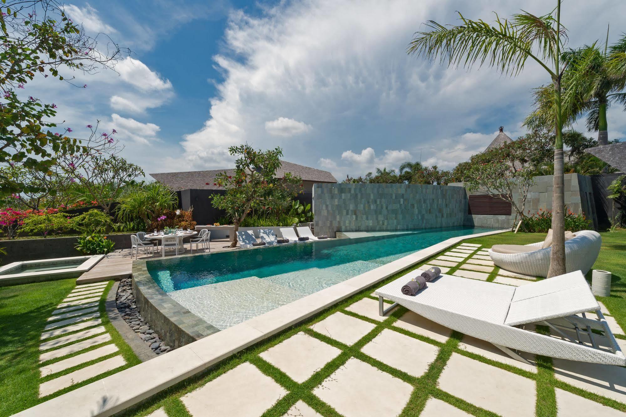 The Layar - Designer Villas And Spa, Chse Certified Seminyak Exteriör bild